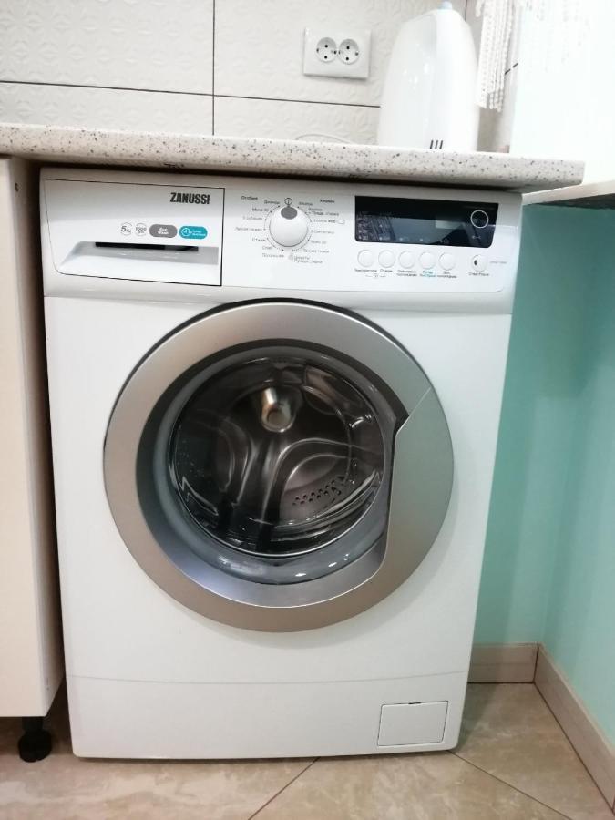 Apartment Ak. Kuchera Street リヴィウ エクステリア 写真